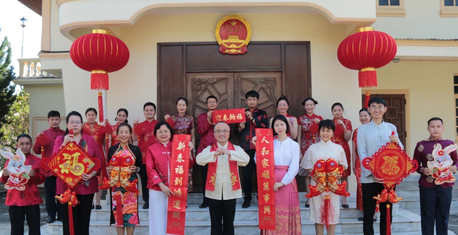 กงสุลใหญ่จีนประจำเชียงใหม่ ส่งสาส์นอวยพรตรุษจีนปีเถาะให้คนไทยเชื้อสายจีนมีความสุข สุขภาพแข็งแรง พร้อมสานความสัมพันธ์ระหว่างจีนและภาคเหนือของไทยมากขึ้น กงสุลใหญ่จีนประจำเชียงใหม่ ส่งสาส์นอวยพรตรุษจีนปีเถาะให้คนไทยเชื้อสายจีนมีความสุข สุขภาพแข็งแรง พร้อมสานความสัมพันธ์ระหว่างจีนและภาคเหนือของไทยมากขึ้น