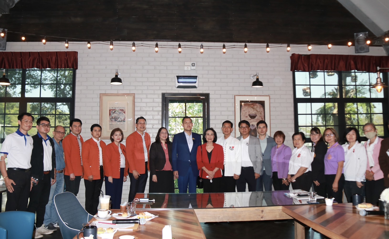 รมต.สำนักนายกฯ พบปะกลุ่มผู้ประกอบการ หารือการขับเคลื่อนเศรษฐกิจของจังหวัดเชียงใหม่ รมต.สำนักนายกฯ พบปะกลุ่มผู้ประกอบการ หารือการขับเคลื่อนเศรษฐกิจของจังหวัดเชียงใหม่