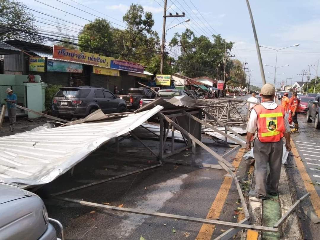 สำนักงานป้องกันและบรรเทาสาธารณภัยจังหวัดเชียงใหม่ ขอร้ายงานสถานการณ์ผลกระทบจากพายุฤดูร้อน วาตภัย และลูกเห็บตก เมื่อวันที่ 18 มีนาคม 2566 ในพื้นที่จังหวัดเชียงใหม่ รวมทั้งสิ้น จำนวน 4 อำเภอ 17 ตำบล สำนักงานป้องกันและบรรเทาสาธารณภัยจังหวัดเชียงใหม่ ขอร้ายงานสถานการณ์ผลกระทบจากพายุฤดูร้อน วาตภัย และลูกเห็บตก เมื่อวันที่ 18 มีนาคม 2566 ในพื้นที่จังหวัดเชียงใหม่ รวมทั้งสิ้น จำนวน 4 อำเภอ 17 ตำบล