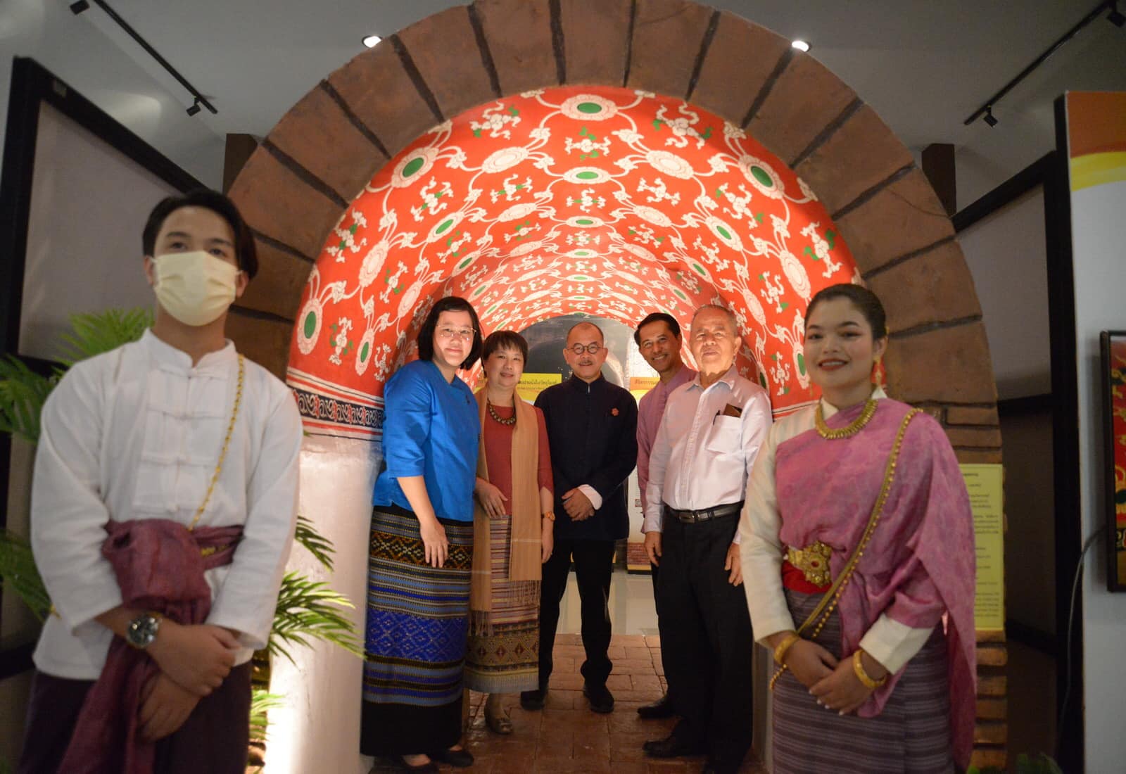 5 ภาคีเครือข่ายผนึกกำลัง เปิด “ศูนย์การเรียนรู้ศิลปะโบราณและวิทยาศาสตร์ล้านนา” พาย้อนอดีตชมภาพจิตรกรรมฝาผนังวัดอุโมงค์ฯ เก่าแก่ที่สุดในภาคเหนือแสดงภูมิปัญญาด้านวิทยาศาสตร์และคณิตศาสตร์เสมือนจริงเมื่อ 500 ปีก่อน NSM โชว์นิทรรศการ “วิทยาศาสตร์กับวัดอุโมงค์” 5 ภาคีเครือข่ายผนึกกำลัง เปิด “ศูนย์การเรียนรู้ศิลปะโบราณและวิทยาศาสตร์ล้านนา” พาย้อนอดีตชมภาพจิตรกรรมฝาผนังวัดอุโมงค์ฯ เก่าแก่ที่สุดในภาคเหนือแสดงภูมิปัญญาด้านวิทยาศาสตร์และคณิตศาสตร์เสมือนจริงเมื่อ 500 ปีก่อน NSM โชว์นิทรรศการ “วิทยาศาสตร์กับวัดอุโมงค์”