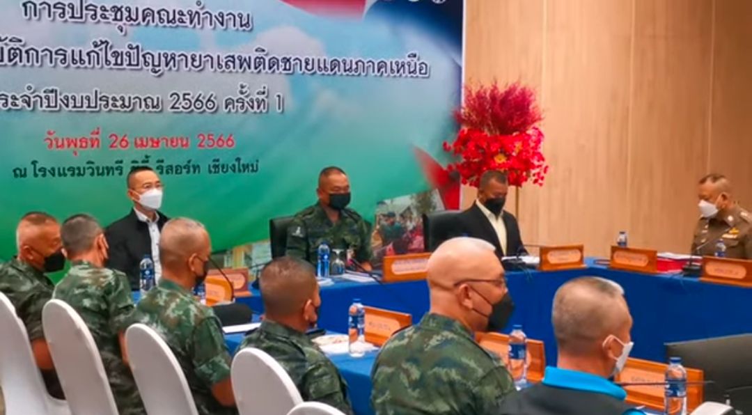 แม่ทัพภาคที่ 3 ประชุม ศอ.ปส.ชน.สรุปภารกิจครึ่งปีแรกพร้อมเดินหน้าดูแลความมั่นคงแนวชายแดนสกัดกั้นสิ่งผิดกฎหมาย ระบุครึ่งปียึดยาเสพติดได้จำนวนมาก ยาบ้ามากสุดกว่า 51ล้านเม็ดพุ่งสูงกว่าปีก่อนกว่า 50% พบใช้สารตั้งต้นใหม่และยาเสพติดรูปแบบใหม่'Happy water' ฮิตในก แม่ทัพภาคที่ 3 ประชุม ศอ.ปส.ชน.สรุปภารกิจครึ่งปีแรกพร้อมเดินหน้าดูแลความมั่นคงแนวชายแดนสกัดกั้นสิ่งผิดกฎหมาย ระบุครึ่งปียึดยาเสพติดได้จำนวนมาก ยาบ้ามากสุดกว่า 51ล้านเม็ดพุ่งสูงกว่าปีก่อนกว่า 50% พบใช้สารตั้งต้นใหม่และยาเสพติดรูปแบบใหม่'Happy water' ฮิตในก