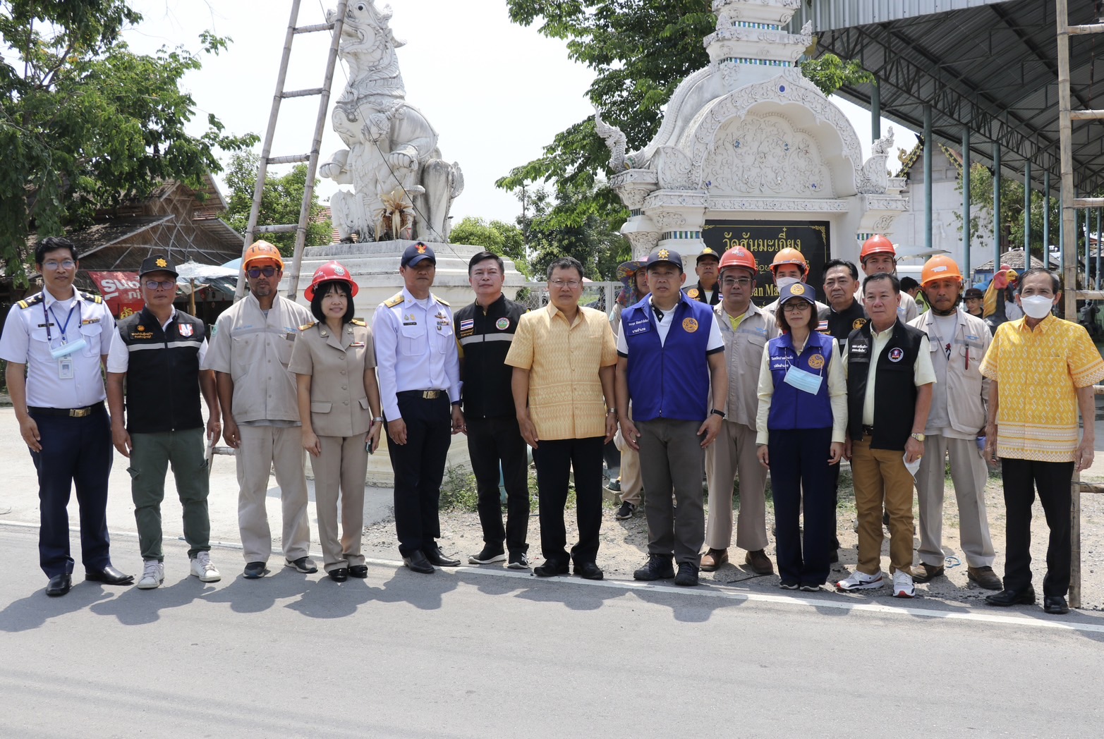 รองผู้ว่าราชการจังหวัดเชียงใหม่ ลงพื้นที่ตรวจการจัดระเบียบสายไฟฟ้าและสายสื่อสาร ในพื้นที่ตำบลสำราญราษฎร์ อำเภอดอยสะเก็ด คาดจะแล้วเสร็จภายในเดือนนี้ รองผู้ว่าราชการจังหวัดเชียงใหม่ ลงพื้นที่ตรวจการจัดระเบียบสายไฟฟ้าและสายสื่อสาร ในพื้นที่ตำบลสำราญราษฎร์ อำเภอดอยสะเก็ด คาดจะแล้วเสร็จภายในเดือนนี้