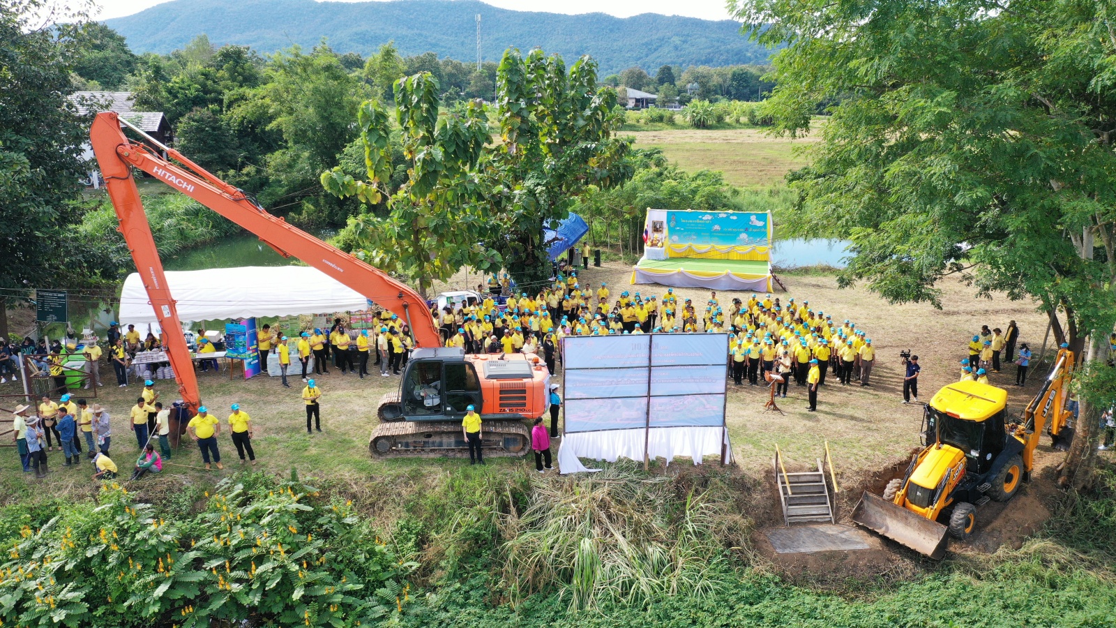 เชียงใหม่ จัดกิจกรรมจิตอาสา และกิจกรรม Kick off โครงการจิตอาสากำจัดวัชพืชและผักตบชวา กว่า 10,000 ตัน เพื่อเฉลิมพระเกียรติฯ และพัฒนาพื้นที่ด้านแหล่งน้ำ ในการใช้ประโยชน์ทางด้านการเกษตร เพื่อความสุขของประชาชน เชียงใหม่ จัดกิจกรรมจิตอาสา และกิจกรรม Kick off โครงการจิตอาสากำจัดวัชพืชและผักตบชวา กว่า 10,000 ตัน เพื่อเฉลิมพระเกียรติฯ และพัฒนาพื้นที่ด้านแหล่งน้ำ ในการใช้ประโยชน์ทางด้านการเกษตร เพื่อความสุขของประชาชน