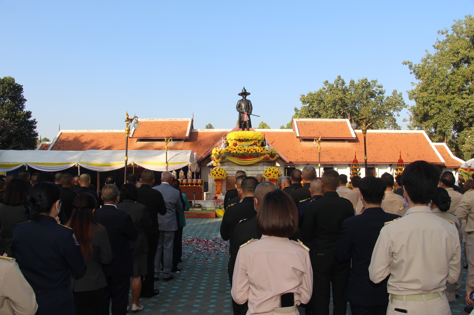 มณฑลทหารบกที่ 33 จัดพิธีถวายสักการะและพิธีบวงสรวงอนุสาวรีย์เจ้ากาวิละ มณฑลทหารบกที่ 33 จัดพิธีถวายสักการะและพิธีบวงสรวงอนุสาวรีย์เจ้ากาวิละ
