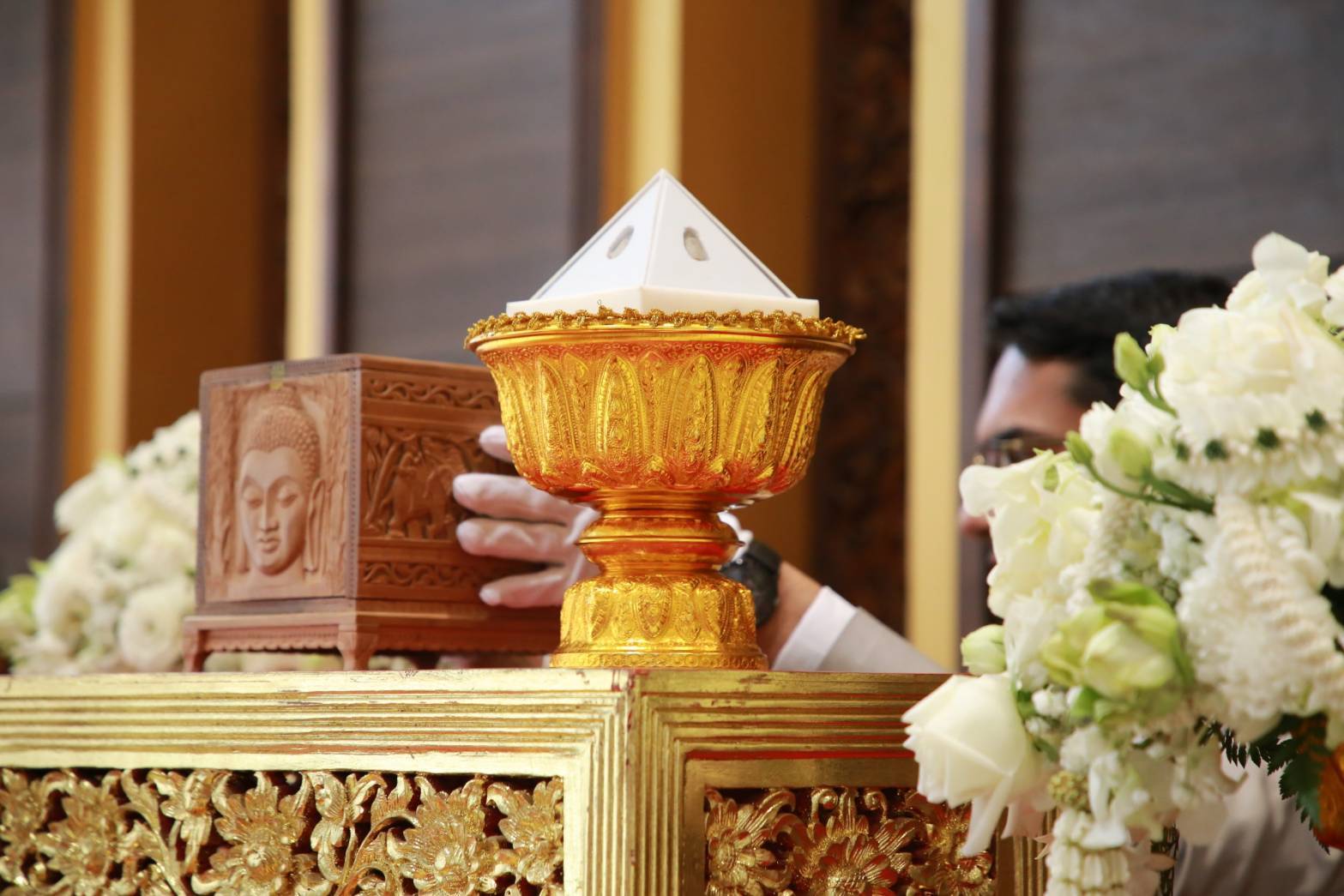 พระบรมสารีริกธาตุ และพระอรหันตธาตุของพระสารีบุตรและพระโมคคัลลานะ จากอินเดีย อัญเชิญถึงจังหวัดเชียงใหม่แล้ว ก่อนนำไปประดิษฐานให้พุทธศาสนิกชนได้สักการะเป็นสิริมงคล ณ หอคำหลวง อุทยานหลวงราชพฤกษ์ 5-8 มีนาคม นี้ พระบรมสารีริกธาตุ และพระอรหันตธาตุของพระสารีบุตรและพระโมคคัลลานะ จากอินเดีย อัญเชิญถึงจังหวัดเชียงใหม่แล้ว ก่อนนำไปประดิษฐานให้พุทธศาสนิกชนได้สักการะเป็นสิริมงคล ณ หอคำหลวง อุทยานหลวงราชพฤกษ์ 5-8 มีนาคม นี้