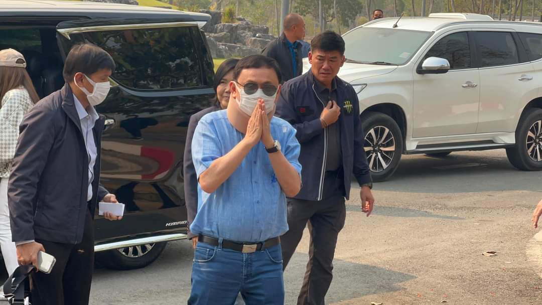 บรรยากาศรอรับทักษิณกลับบ้านเชียงใหม่ หลายจุดที่แวะต่างดีใจ มีแจ้งสื่อให้ติดตามได้เฉพาะจุด บรรยากาศรอรับทักษิณกลับบ้านเชียงใหม่ หลายจุดที่แวะต่างดีใจ มีแจ้งสื่อให้ติดตามได้เฉพาะจุด