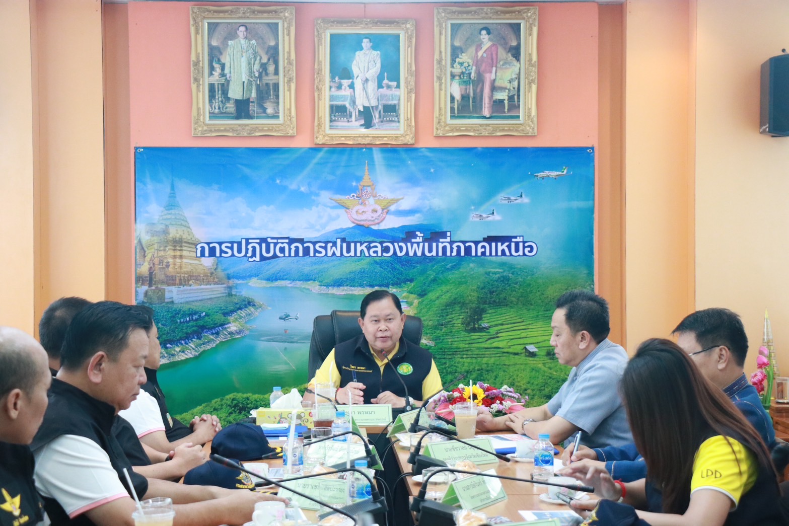 รมช.เกษตรฯ ลุยเชียงใหม่ ขึ้นบินตรวจปฏิบัติการทำฝนหลวงแก้ปัญหาฝุ่น PM2.5 มั่นใจสงกรานต์นี้ปลอดฝุ่น รมช.เกษตรฯ ลุยเชียงใหม่ ขึ้นบินตรวจปฏิบัติการทำฝนหลวงแก้ปัญหาฝุ่น PM2.5 มั่นใจสงกรานต์นี้ปลอดฝุ่น