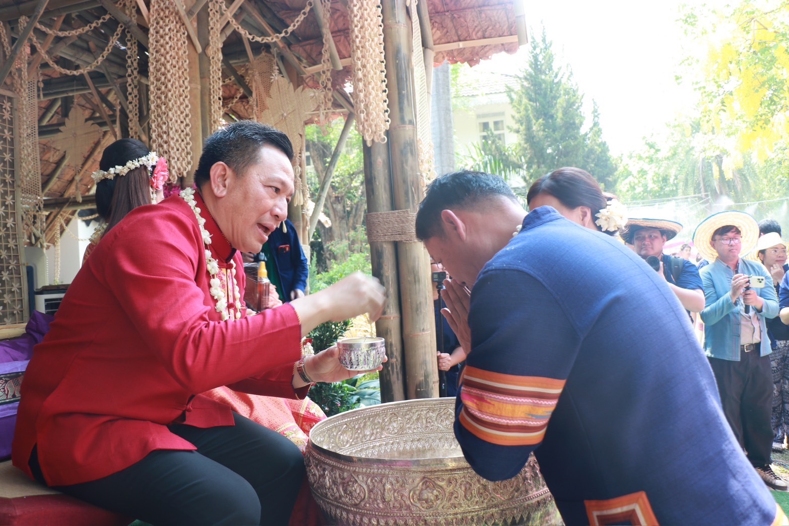 เชียงใหม่ จัดงานสืบสานป๋าเวณี สระเกล้าดำหัว ป้อเมืองเจียงใหม่ 2567 ตามประเพณีสงกรานต์ล้านนา เชียงใหม่ จัดงานสืบสานป๋าเวณี สระเกล้าดำหัว ป้อเมืองเจียงใหม่ 2567 ตามประเพณีสงกรานต์ล้านนา