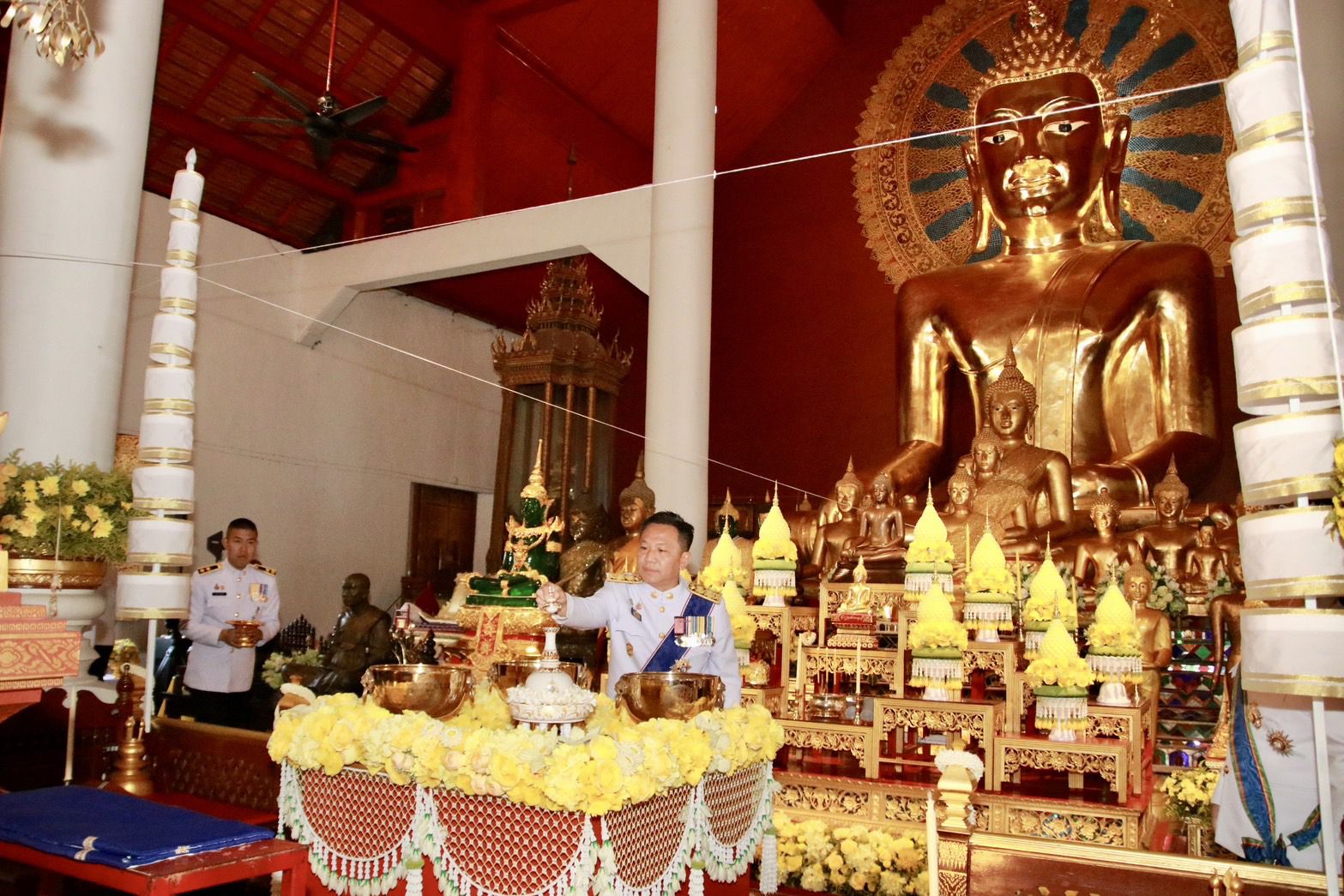 เชียงใหม่ประกอบพิธีเวียนเทียนสมโภชน้ำพระพุทธมนต์ศักดิ์สิทธิ์ของจังหวัดทั้ง 3 แห่งก่อนอัญเชิญถวายในปีมหามงคล เชียงใหม่ประกอบพิธีเวียนเทียนสมโภชน้ำพระพุทธมนต์ศักดิ์สิทธิ์ของจังหวัดทั้ง 3 แห่งก่อนอัญเชิญถวายในปีมหามงคล