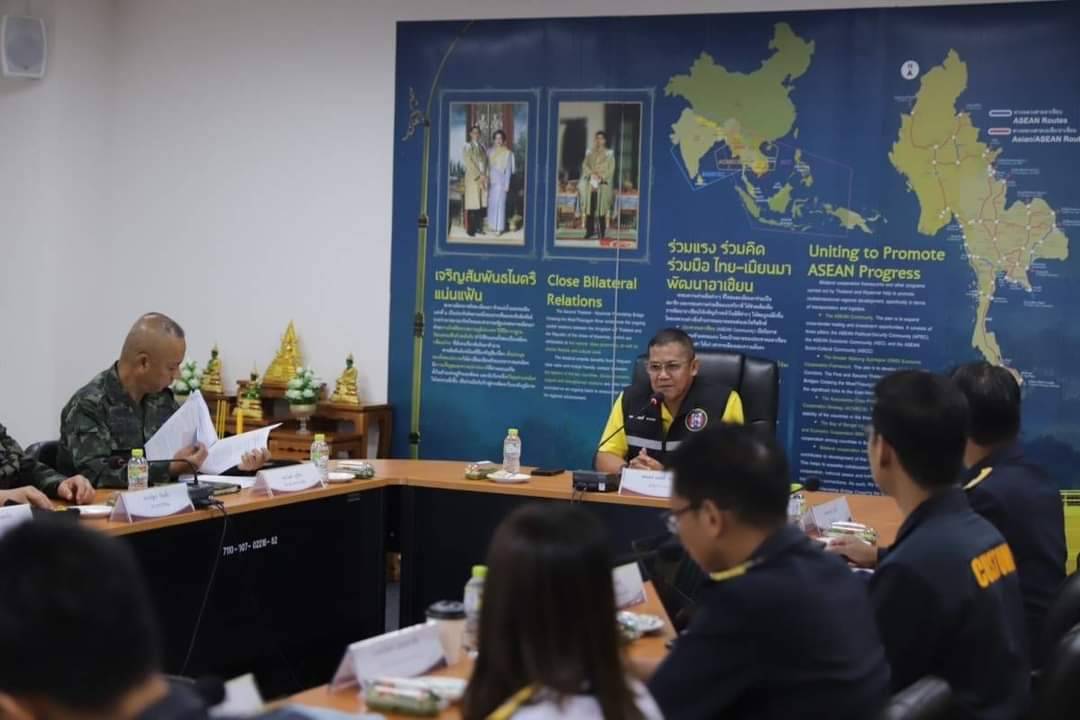 ผบ.นบ.ยส.35 ระบุชายแดนภาคเหนือยังคงเป็นแหล่งพักยา ล่าสุดมีกลุ่มผลิตยาเพิ่ม เล็งตั้งแหล่งข่าวประชาชนแบบลับ หวังเสริมมาตรการป้องกันยาตามแนวชายแดน ผบ.นบ.ยส.35 ระบุชายแดนภาคเหนือยังคงเป็นแหล่งพักยา ล่าสุดมีกลุ่มผลิตยาเพิ่ม เล็งตั้งแหล่งข่าวประชาชนแบบลับ หวังเสริมมาตรการป้องกันยาตามแนวชายแดน