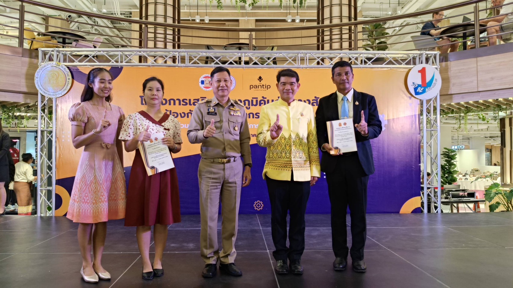 โรงเรียนสังกัด สพป.เชียงใหม่ เขต 2 รับรางวัล “สถานศึกษาสีขาว ปลอดยาเสพติดและอบายมุข ระดับทอง” ระดับจังหวัด ปีการศึกษา 2566 โรงเรียนสังกัด สพป.เชียงใหม่ เขต 2 รับรางวัล “สถานศึกษาสีขาว ปลอดยาเสพติดและอบายมุข ระดับทอง” ระดับจังหวัด ปีการศึกษา 2566
