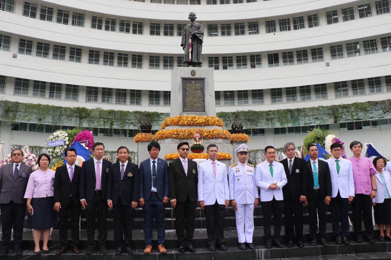 รองผู้ว่าฯ เชียงใหม่ ร่วมพิธีเจริญพระพุทธมนต์และวางพวงมาลา เนื่องในวันมหิดล ปี 2567 รองผู้ว่าฯ เชียงใหม่ ร่วมพิธีเจริญพระพุทธมนต์และวางพวงมาลา เนื่องในวันมหิดล ปี 2567