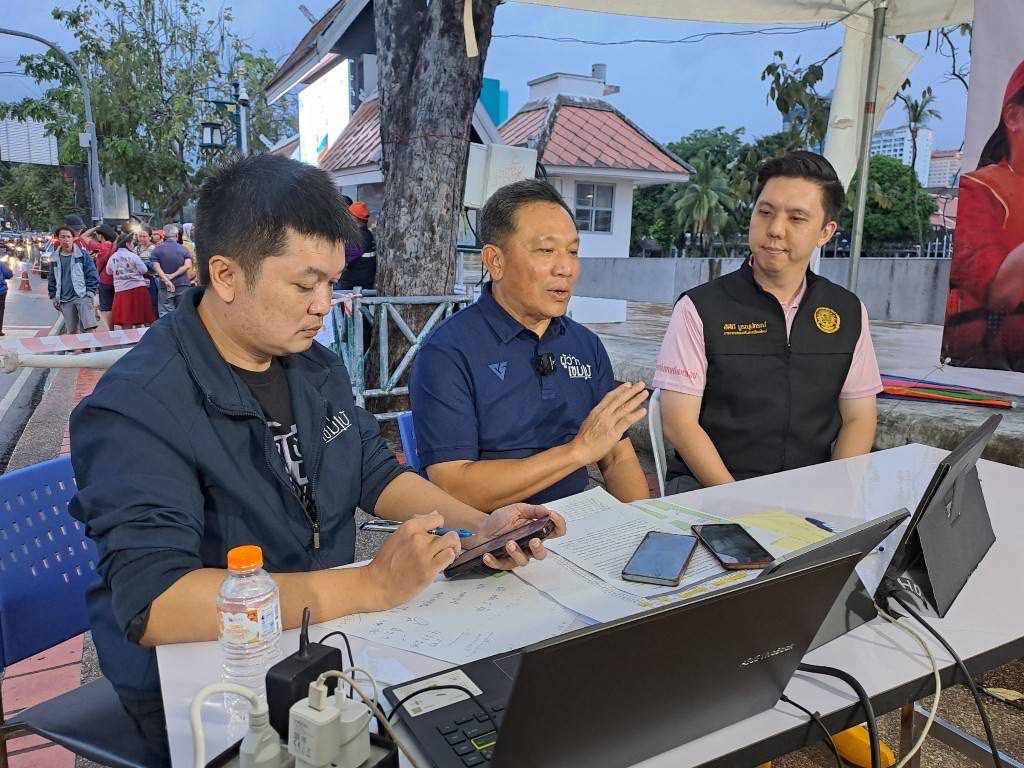 ผู้ว่าฯ เชียงใหม่ ติดตามสถานการณ์น้ำที่จุด P1 เผยประชาชนให้ความร่วมมือเป็นอย่างดีย้ายของขึ้นที่สูงแล้ว เตรียมรับมวลน้ำในคืนนี้ ผู้ว่าฯ เชียงใหม่ ติดตามสถานการณ์น้ำที่จุด P1 เผยประชาชนให้ความร่วมมือเป็นอย่างดีย้ายของขึ้นที่สูงแล้ว เตรียมรับมวลน้ำในคืนนี้