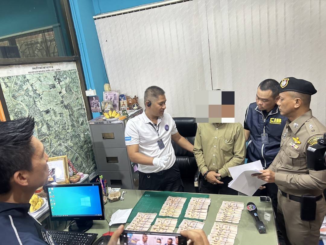 3 กองทัพ ตำรวจ ปปป. ร่วม ป.ป.ช. และ ป.ป.ท. บุกจับ ผอ.กองช่างและพวก เรียกรับเงินค่าออกใบอนุญาตประชาชน 3 กองทัพ ตำรวจ ปปป. ร่วม ป.ป.ช. และ ป.ป.ท. บุกจับ ผอ.กองช่างและพวก เรียกรับเงินค่าออกใบอนุญาตประชาชน