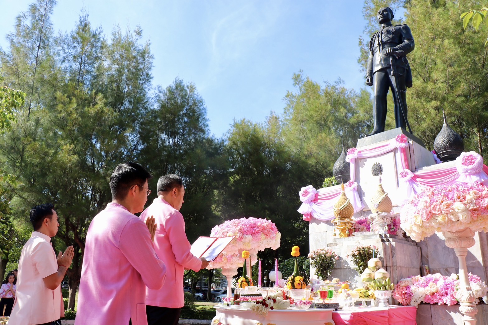 ผู้ว่าฯ เชียงใหม่ บวงสรวงพระบรมราชานุสาวรีย์พระบาทสมเด็จพระจุลจอมเกล้าเจ้าอยู่หัว ก่อนจัดงานวันปิยมหาราช 2567 ผู้ว่าฯ เชียงใหม่ บวงสรวงพระบรมราชานุสาวรีย์พระบาทสมเด็จพระจุลจอมเกล้าเจ้าอยู่หัว ก่อนจัดงานวันปิยมหาราช 2567