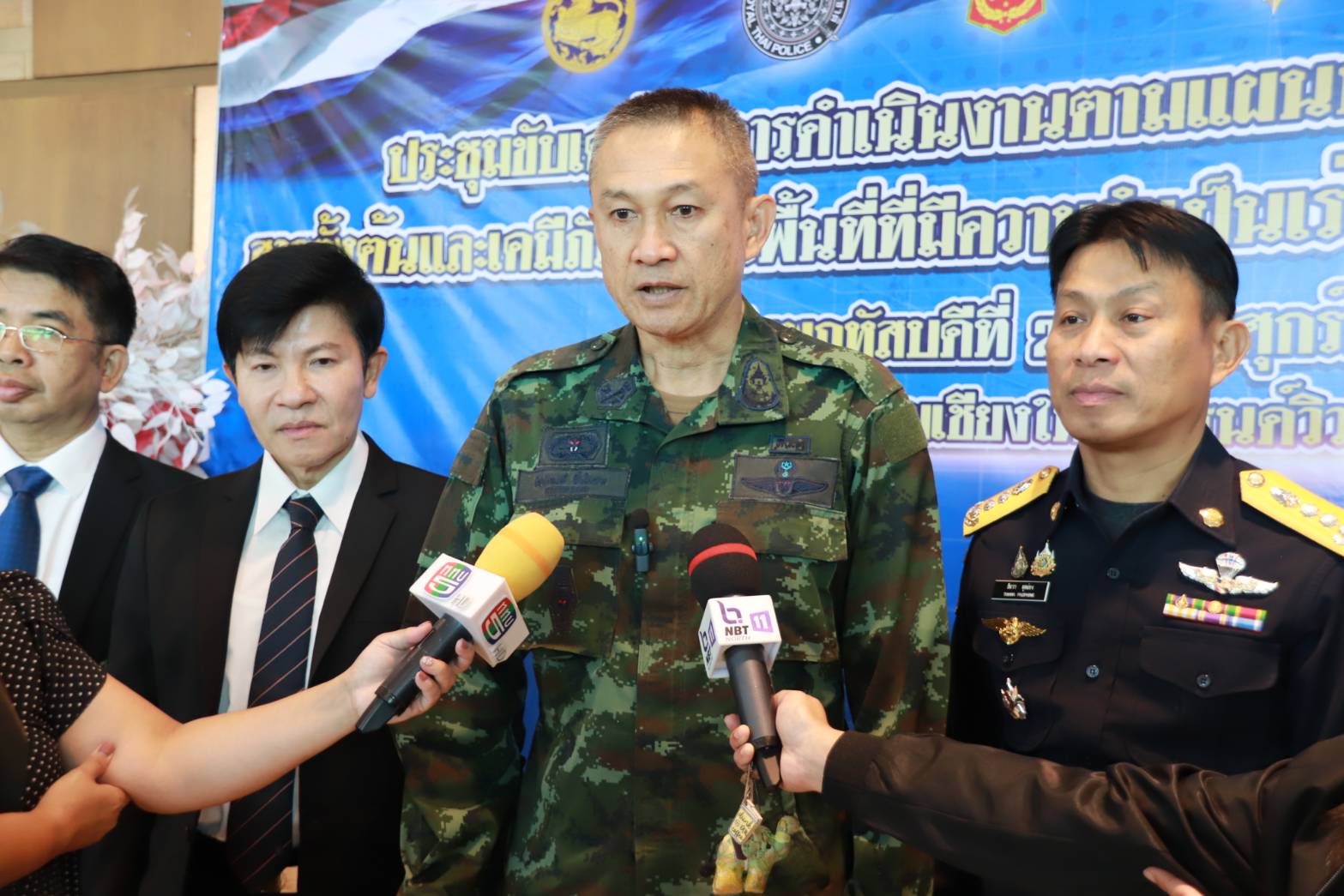 นบ.ยส.35 ร่วมกับ ปปส.ภาค 5 แถลงข่าวการเปิดแผนปฏิบัติการสกัดกั้นและปราบปรามยาเสพติด สารตั้งต้นและเคมีภัณฑ์ ในพื้นที่ที่มีความจำเป็นเร่งด่วนชายแดนภาคเหนือ ปีงบประมาณ พ.ศ.2568 เน้นการทำงานบูรณาการเชิงรุก ลดความเดือนร้อนของประชาชน นบ.ยส.35 ร่วมกับ ปปส.ภาค 5 แถลงข่าวการเปิดแผนปฏิบัติการสกัดกั้นและปราบปรามยาเสพติด สารตั้งต้นและเคมีภัณฑ์ ในพื้นที่ที่มีความจำเป็นเร่งด่วนชายแดนภาคเหนือ ปีงบประมาณ พ.ศ.2568 เน้นการทำงานบูรณาการเชิงรุก ลดความเดือนร้อนของประชาชน