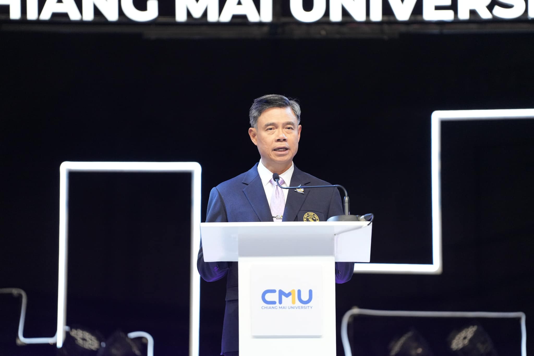 มช. เฉลิมฉลองครบรอบ 60 ปี แห่งการสถาปนามหาวิทยาลัยเชียงใหม่ เปิดงาน มหกรรมงานวิจัยและนวัตกรรมที่ใหญ่ที่สุดแห่งปีของมหาวิทยาลัยเชียงใหม่ ที่รวมผลงานวิจัยและนวัตกรรมชั้นนำไว้ในที่เดียว! มช. เฉลิมฉลองครบรอบ 60 ปี แห่งการสถาปนามหาวิทยาลัยเชียงใหม่ เปิดงาน มหกรรมงานวิจัยและนวัตกรรมที่ใหญ่ที่สุดแห่งปีของมหาวิทยาลัยเชียงใหม่ ที่รวมผลงานวิจัยและนวัตกรรมชั้นนำไว้ในที่เดียว!