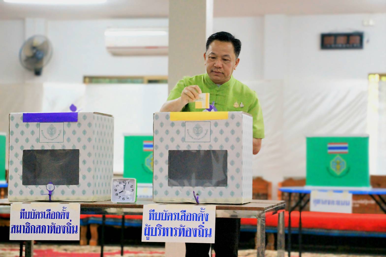 พ่อเมืองเชียงใหม่ ประเดิมใช้สิทธิเลือกตั้งตั้งแต่เริ่มเปิดหีบบัตร พ่อเมืองเชียงใหม่ ประเดิมใช้สิทธิเลือกตั้งตั้งแต่เริ่มเปิดหีบบัตร