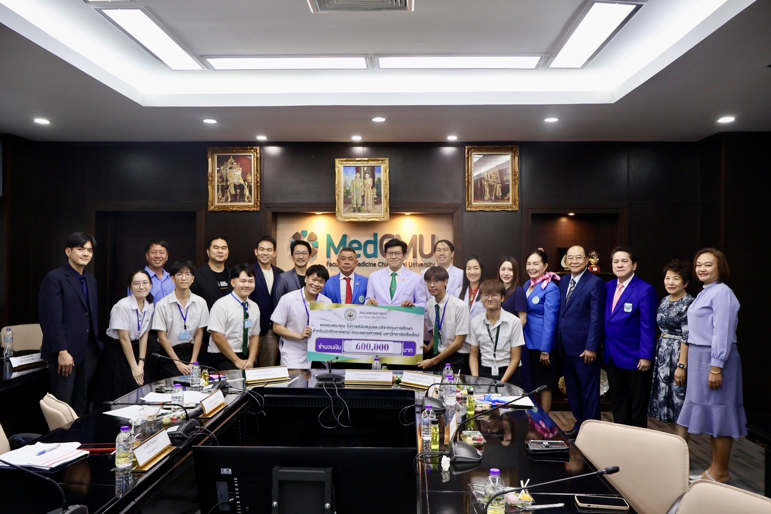 มูลนิธิทุนแพทย์เพื่อปวงประชามอบทุนการศึกษาแก่นักศึกษาแพทย์ มช. ประจำปี 2567 มูลนิธิทุนแพทย์เพื่อปวงประชามอบทุนการศึกษาแก่นักศึกษาแพทย์ มช. ประจำปี 2567