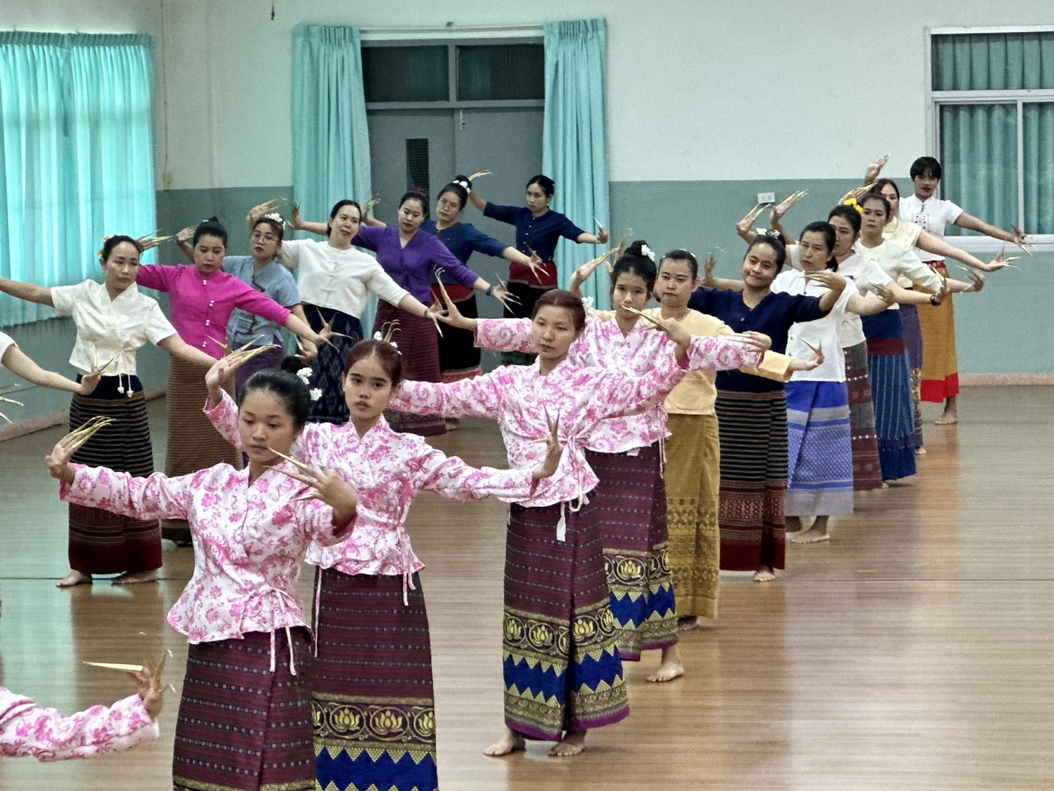น่าชื่นชม ผู้พิการหูหนวก โรงเรียนโสตศึกษาอนุสารสุนทร ซ้อมฟ้อน เพื่อร่วมงานสมโภช 729 ปี เชียงใหม่ วันที่ 19 เมษายน 2568 น่าชื่นชม ผู้พิการหูหนวก โรงเรียนโสตศึกษาอนุสารสุนทร ซ้อมฟ้อน เพื่อร่วมงานสมโภช 729 ปี เชียงใหม่ วันที่ 19 เมษายน 2568