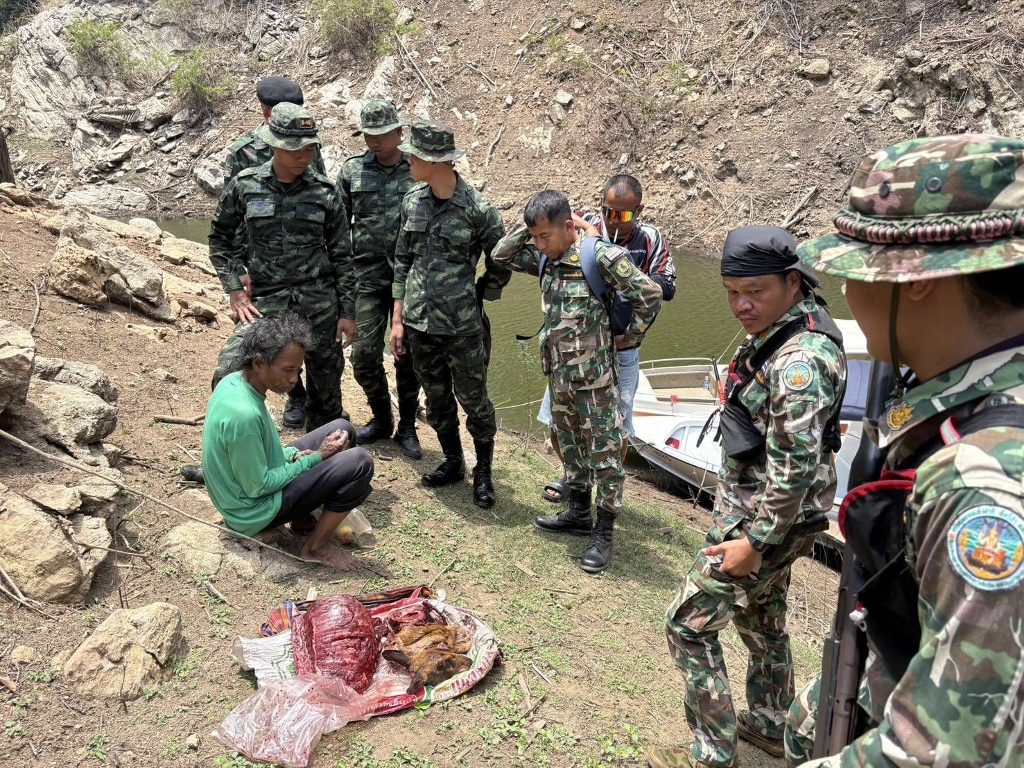 สนธิกำลังจับผู้ล่าสัตว์ป่าในเขตอุทยานแม่ปิง ยึดซากสัตว์จำนวนมาก พร้อมขยายผลจากกลุ่มผู้รับซื้อไปยังตลาดปลายทาง สนธิกำลังจับผู้ล่าสัตว์ป่าในเขตอุทยานแม่ปิง ยึดซากสัตว์จำนวนมาก พร้อมขยายผลจากกลุ่มผู้รับซื้อไปยังตลาดปลายทาง