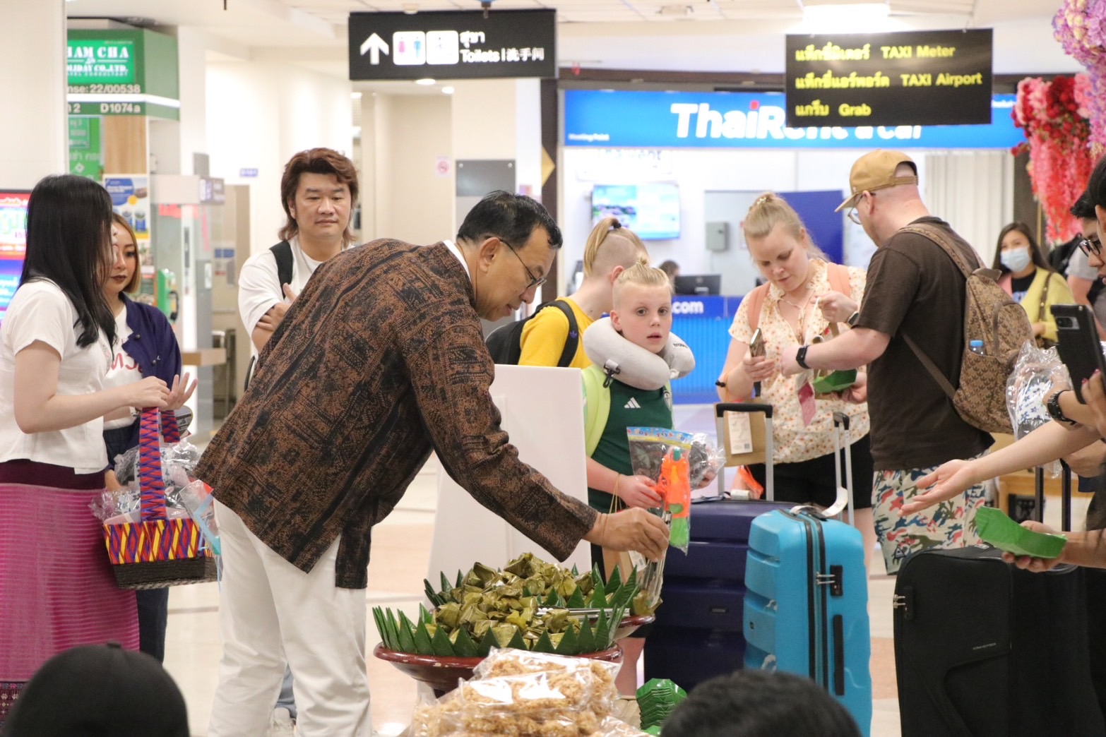 ท่าอากาศยานเชียงใหม่จัดกิจกรรมต้อนรับสงกรานต์ 2568 สืบสานวัฒนธรรมไทย สร้างความประทับใจแก่ผู้โดยสาร ท่าอากาศยานเชียงใหม่จัดกิจกรรมต้อนรับสงกรานต์ 2568 สืบสานวัฒนธรรมไทย สร้างความประทับใจแก่ผู้โดยสาร
