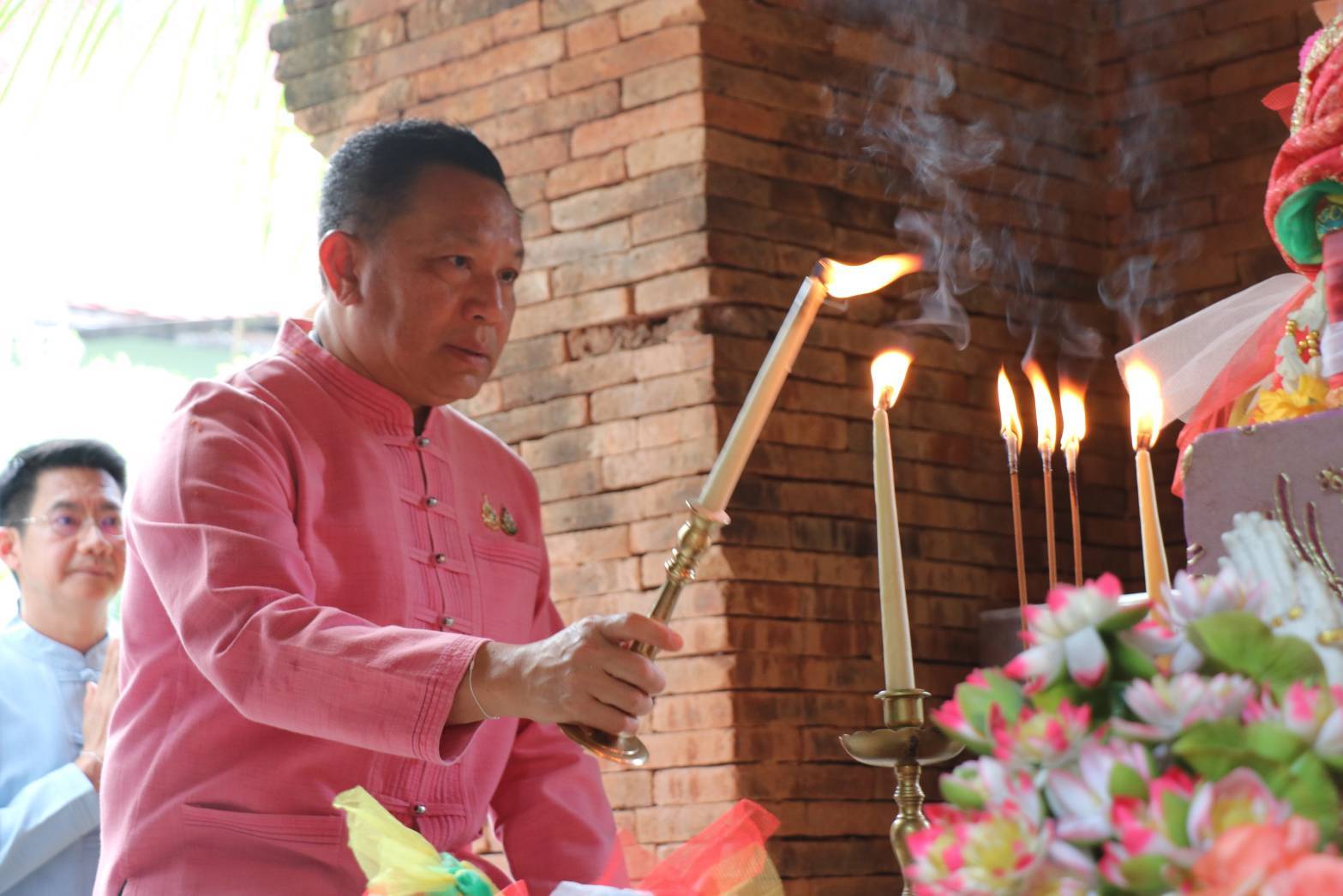 ผู้ว่าฯ เชียงใหม่ สรงน้ำสักการะสิ่งศักดิ์สิทธิ์คู่บ้านคู่เมืองเชียงใหม่ เนื่องในประเพณีสงกรานต์ ปี 2568 ต่อเนื่องเป็นวันที่สอง ผู้ว่าฯ เชียงใหม่ สรงน้ำสักการะสิ่งศักดิ์สิทธิ์คู่บ้านคู่เมืองเชียงใหม่ เนื่องในประเพณีสงกรานต์ ปี 2568 ต่อเนื่องเป็นวันที่สอง