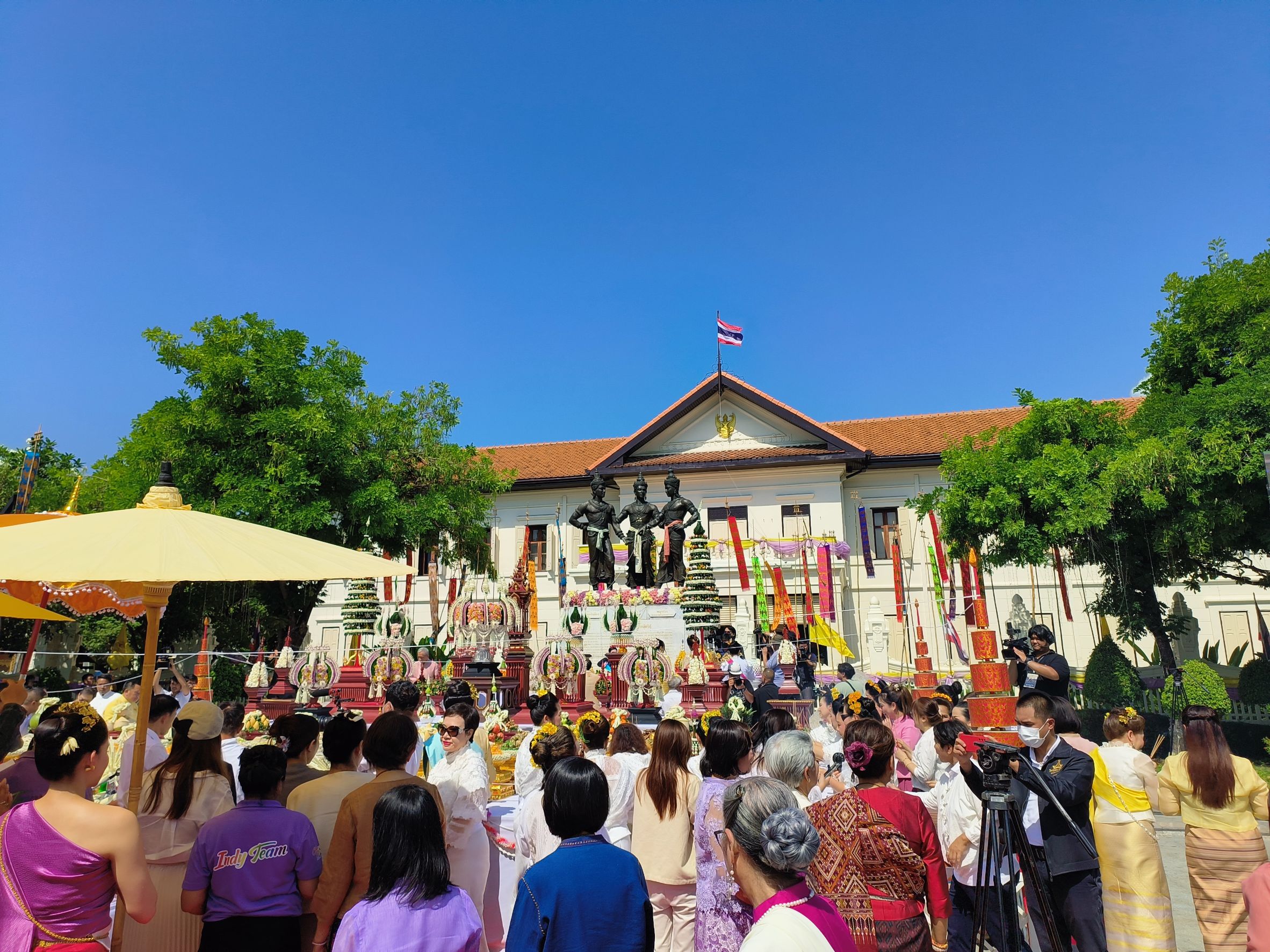 ประธานมูลนิธิอาจารย์วารินทร์ บัววิรัตน์เลิศ/มูลนิธิข่วงพระเจ้าล้านนา ประกอบพิธีบูชาบวงสรวงองค์บูรพมหากษัตริย์ล้านนาไทย ภายในงานพิธีสมโภชเชียงใหม่ครบรอบ 729 ปี วันที่ 19 เม.ย. 68 ประธานมูลนิธิอาจารย์วารินทร์ บัววิรัตน์เลิศ/มูลนิธิข่วงพระเจ้าล้านนา ประกอบพิธีบูชาบวงสรวงองค์บูรพมหากษัตริย์ล้านนาไทย ภายในงานพิธีสมโภชเชียงใหม่ครบรอบ 729 ปี วันที่ 19 เม.ย. 68